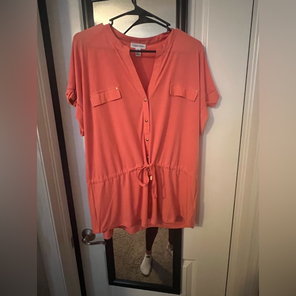 Cute top Ties around waist